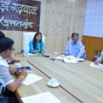 जिलाधिकारी ने राजनीतिक दलों के प्रतिनिधियों के साथ की समीक्षा बैठक