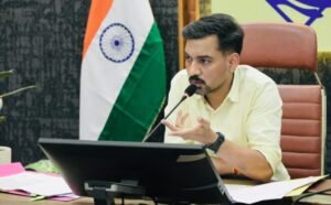 dm-ashish255.jpg