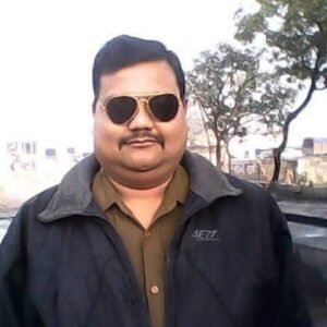 dyootee-pr-jate-smy-sadk-hadse-men-puliskrmee-prmod-kumar.jpg
