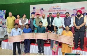 nshamukt-uttrakhand-ka-sanklp-pred-graund-men-logon-ko-dilaee.jpg
