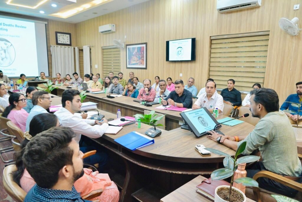svasthy-sevaon-men-laprvahee-pr-jiladhikaree-skhtah-eenem-nilanbit-mat.jpg