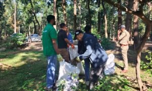 svchchhta-hee-seva-abhiyan-ke-antrgt-lkshman-siddh-mandir-prisr.jpg