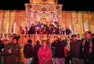 vidhansbhaa-adhyksh-ritu-khandoodee-bhooshhan-ne-kie-shree-bdree-vishal.jpg